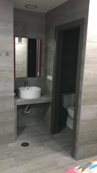 Apartamento A, A 3 Minutos De La Estacion De Bus Y Tren *