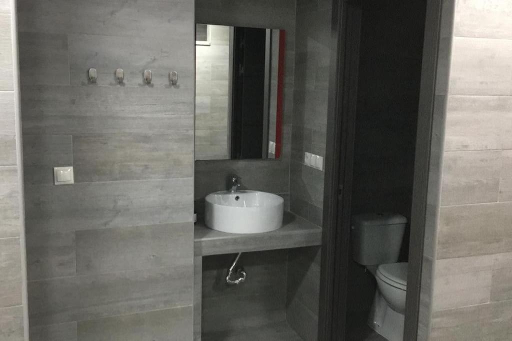 Apartamento A, A 3 Minutos De La Estacion De Bus Y Tren *